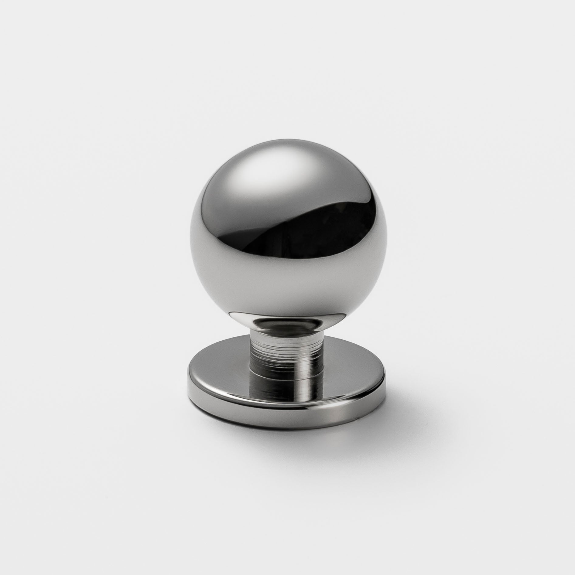 The Globe – Knopp i krom