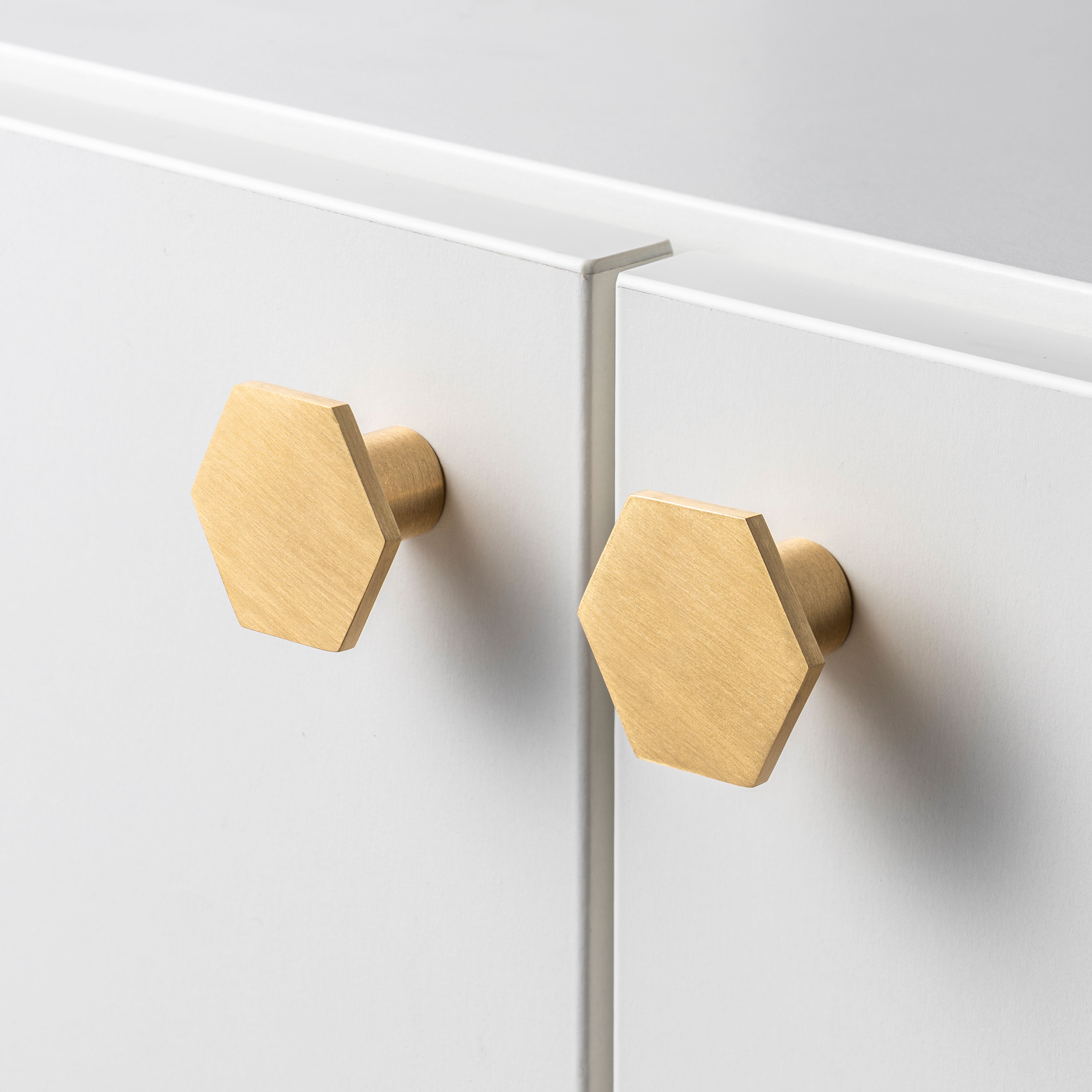 Freya Home The Hexagon Slim Knopp Mässing