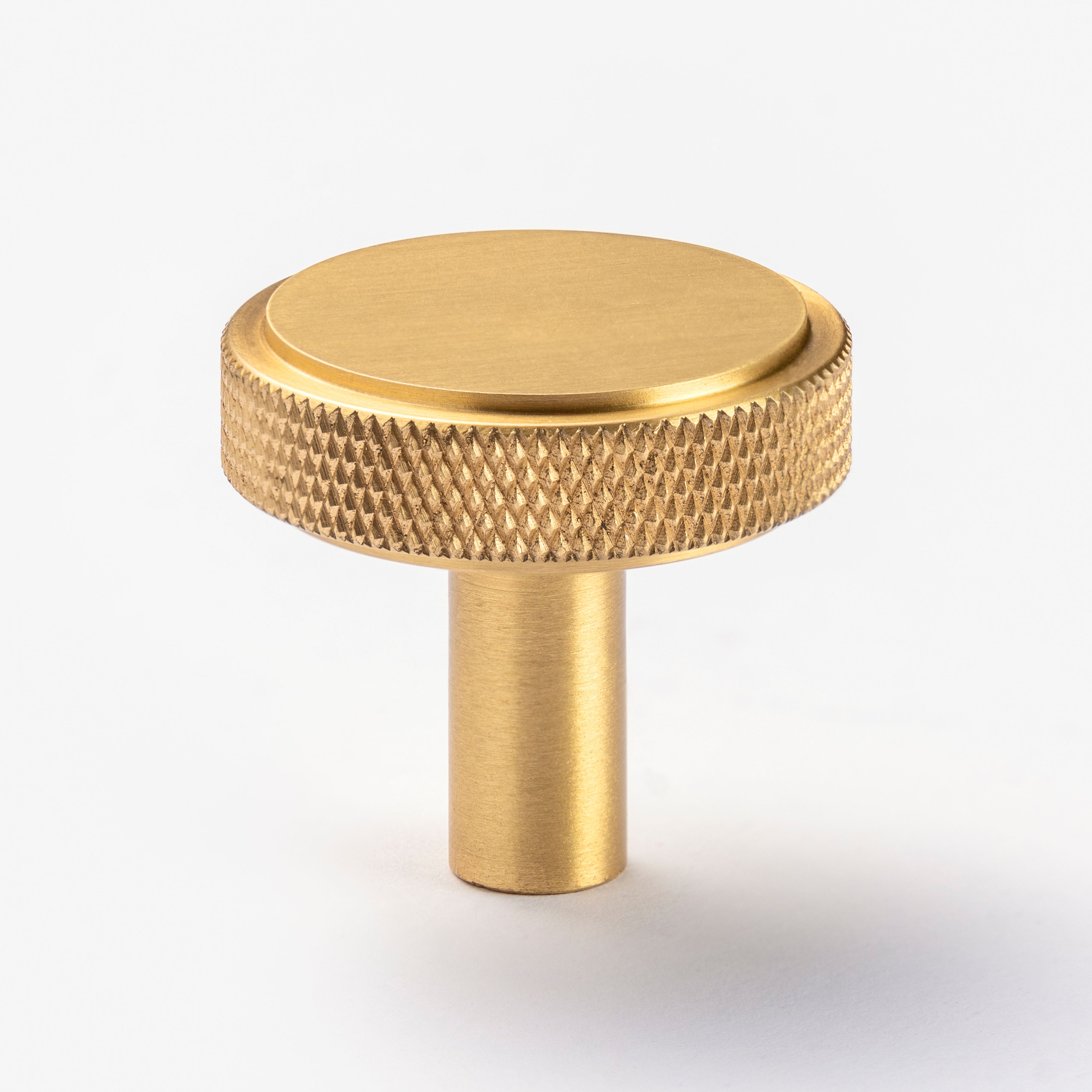 The Ribbed – Knopp, Mässing, Semi-lättrad - Freya Home